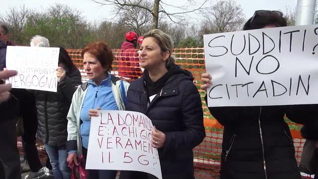 Antenna in via Sicilia, domani nuovo sit-in del comitato di cittadini - oaHYtOJpYJA