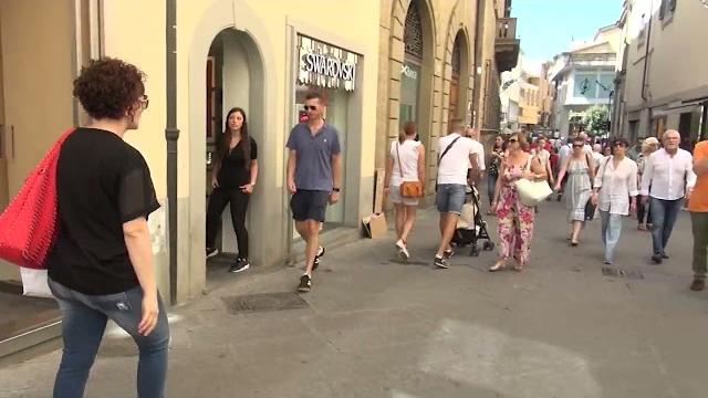 Saldi al via il 6 luglio. Confesercenti Arezzo: "Consigliamo di acquistare nei negozi in città” - oxJMLAHAvH0