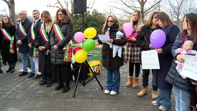 "Giù le mani dal Punto Nascita della Gruccia", il presidio di fronte all'ospedale del Valdarno - uv90dnQdY8o