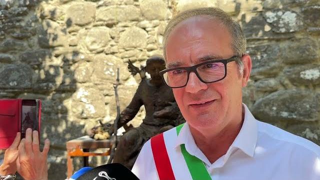 Cortona, all’eremo de Le Celle la scultura San Francesco e il lupo di Ugo Riva