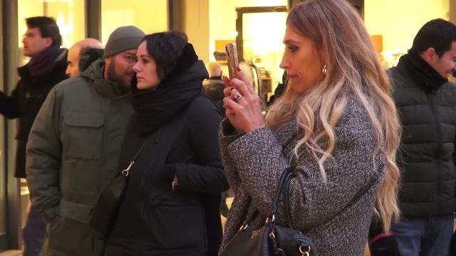 Saldi di fine stagione, si parte il 5 gennaio: aretini pronti a spendere fino a 170 euro - UWMxTnuKB1g