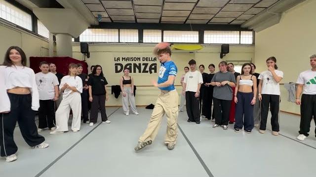 A lezione con Samuel Antinelli a La Maison della Danza - 2hEdi-yjjt4