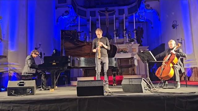 Sergio Cammariere in concerto chiude la sesta edizione del Foiano Book Festival - 7tG5gbJVFPs