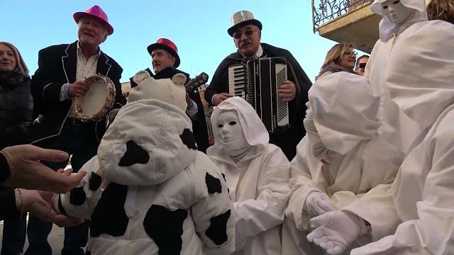 Carnevale dei Figli dei Bocco, a Castiglion Fibocchi la magia delle  maschere barocche - YxPYpCF5_E4