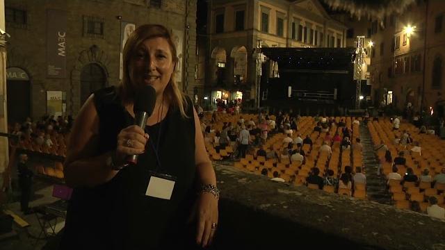 Cortona, successo per lo spettacolo «Panariello Vs Masini, il ritorno» in piazza Signorelli - fjrGn5zHY8E