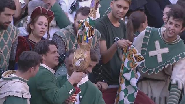 E' 