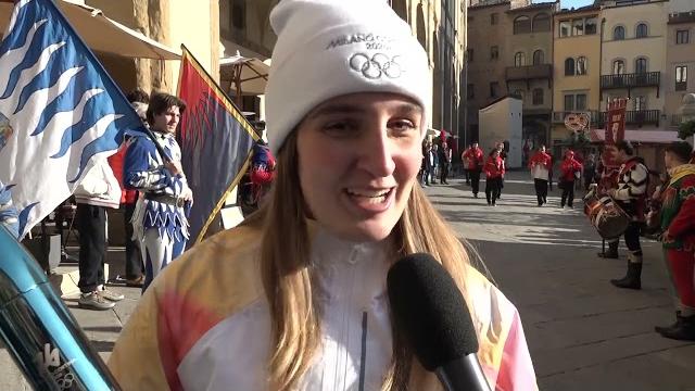 Emozione ad Arezzo per il passaggio della Fiamma Olimpica diretta a Milano-Cortina 2026